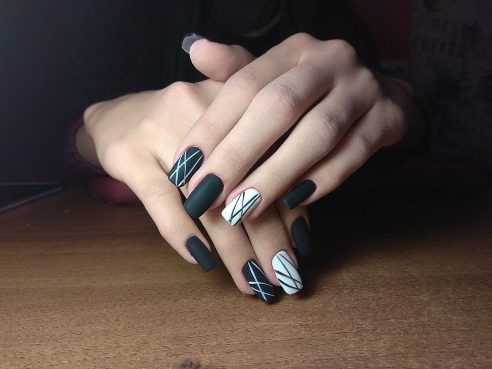 Black and White Nail Ideas