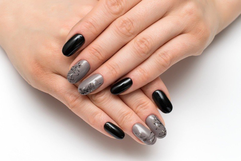 Elegant Black and Gray Nail Ideas