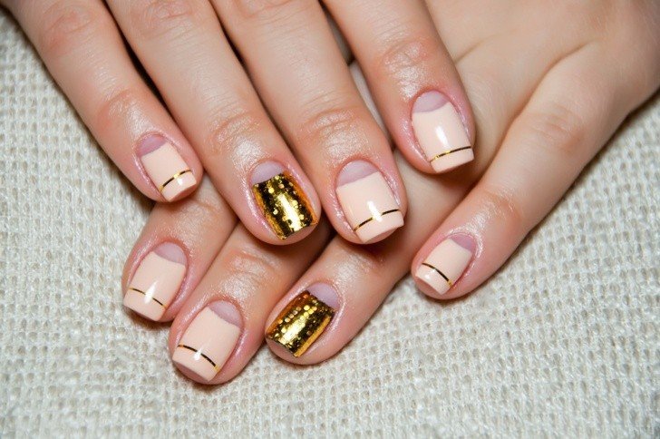 Minimalist Gold Line Nail Ideas