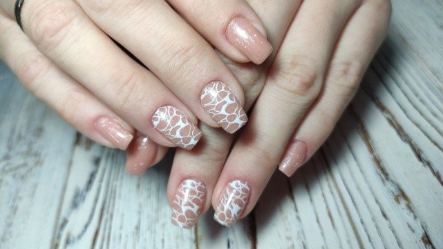 Neutral Beige With Tortoise Nail Ideas