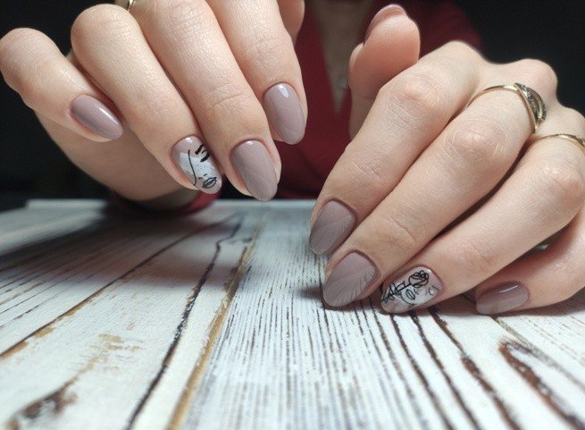 Neutral Beige With Rose Nail Ideas
